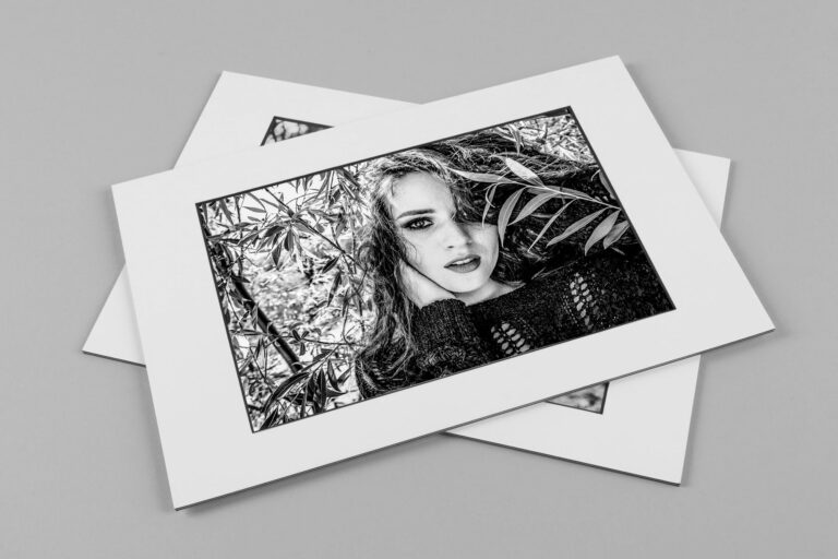 Portret kobiety fotografie z passpartoue