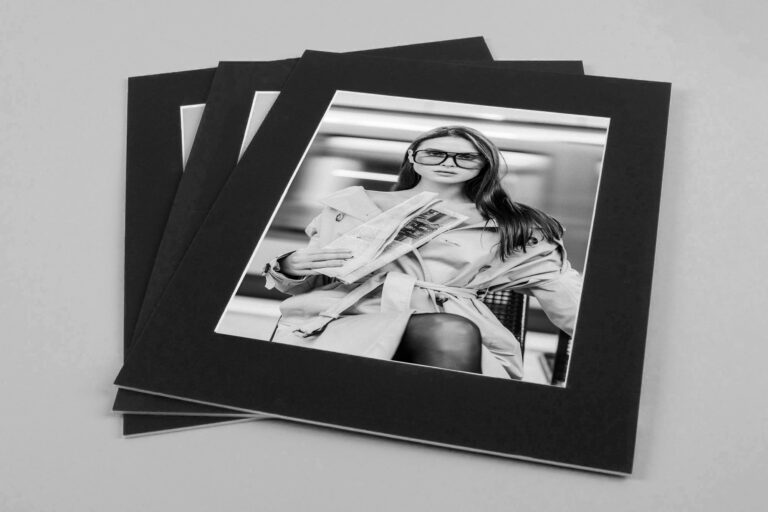 Portret kobiety fotografie z passpartoue