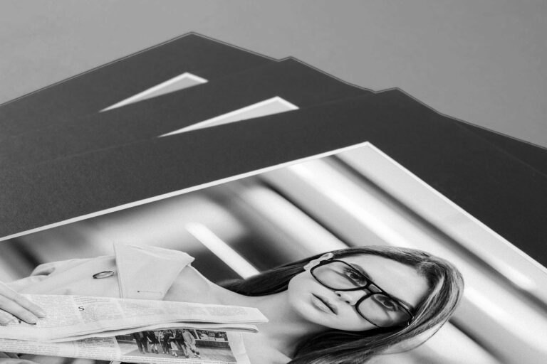 Portret kobiety fotografie z passpartoue